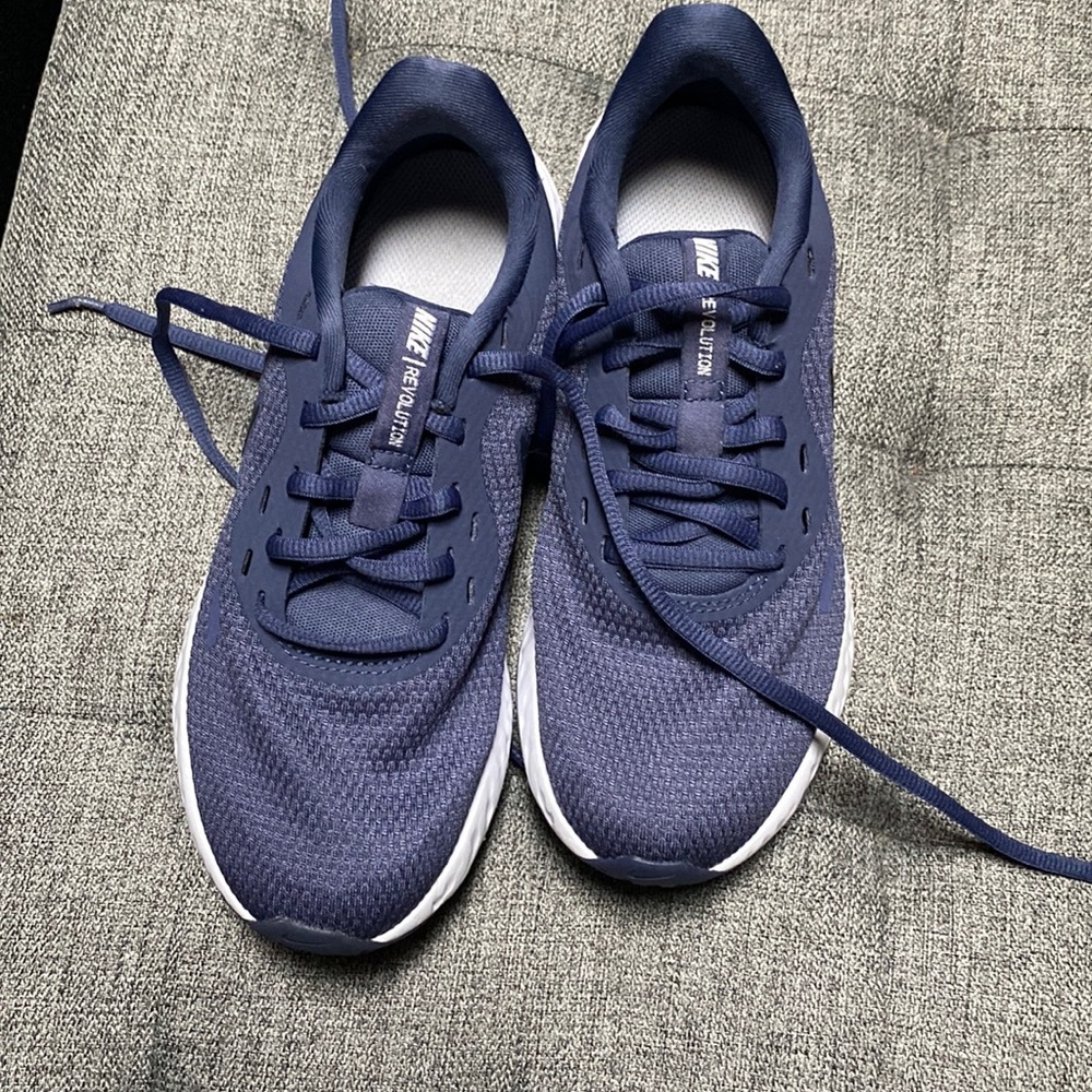Nike revolution- size 6